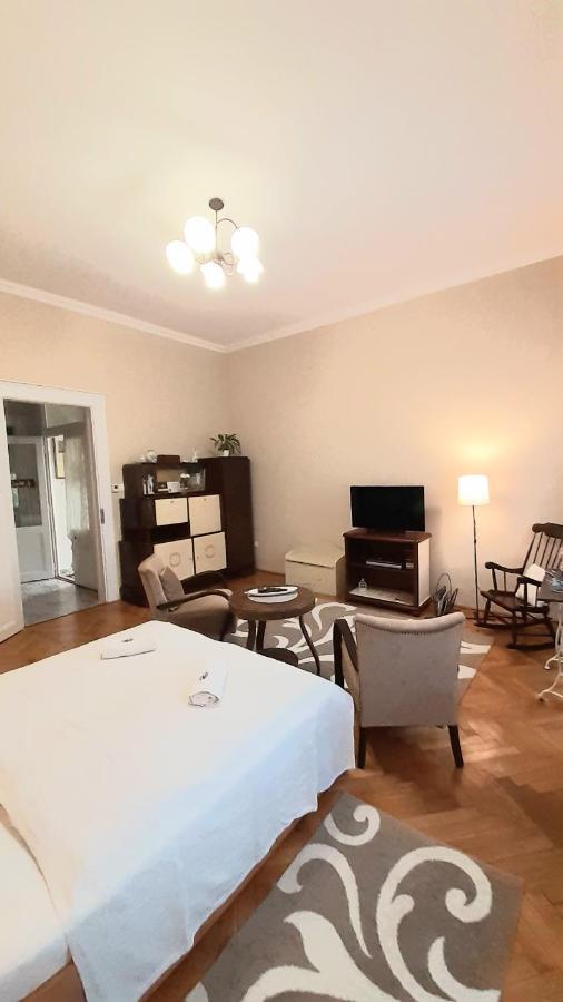 Ekszerdoboz Apartman Eger Apartamento Exterior foto