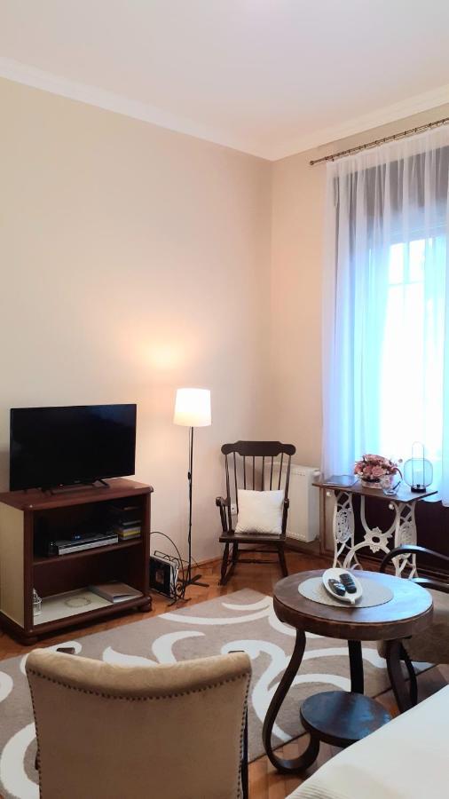Ekszerdoboz Apartman Eger Apartamento Exterior foto
